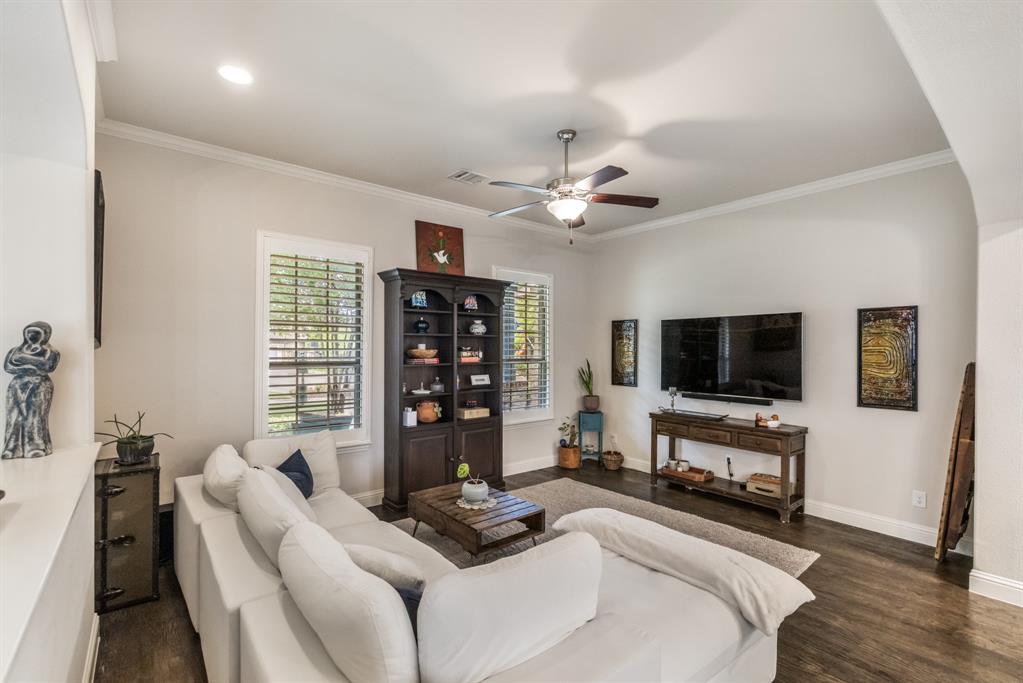 1207 Harris Hawk Way Property Photo 3