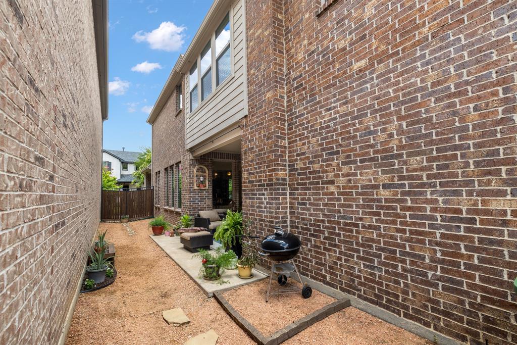 1207 Harris Hawk Way Property Photo 11