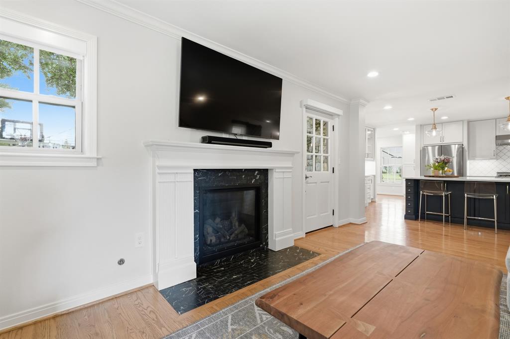 6120 Kenwood Avenue Property Photo 11