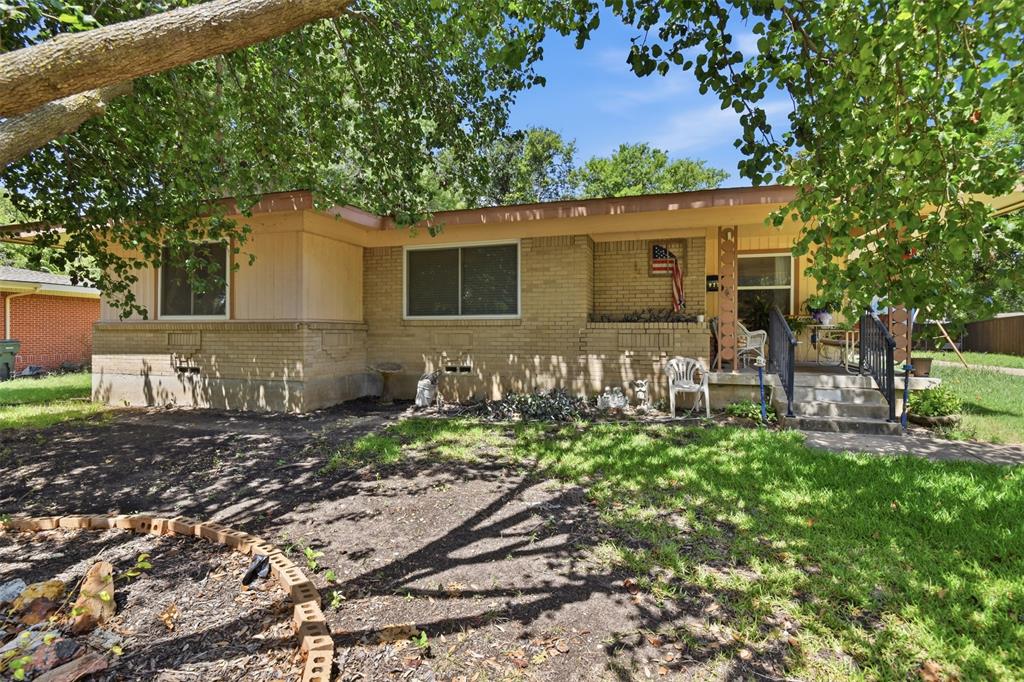 913 Blossom Circle Property Photo 1