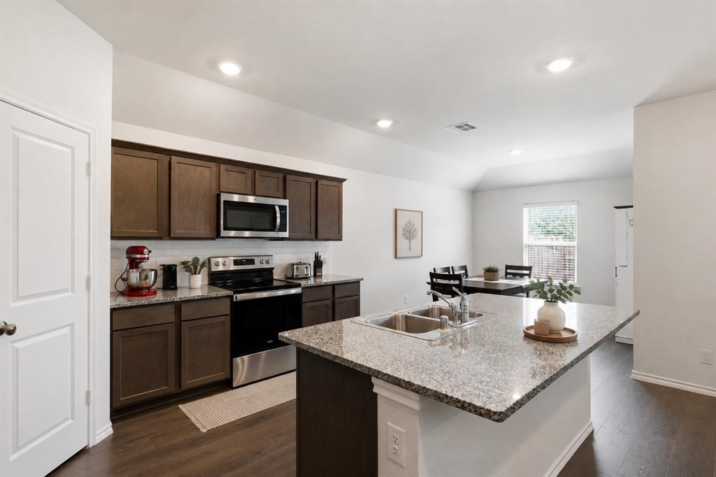 1000 Euston Street Property Photo 4