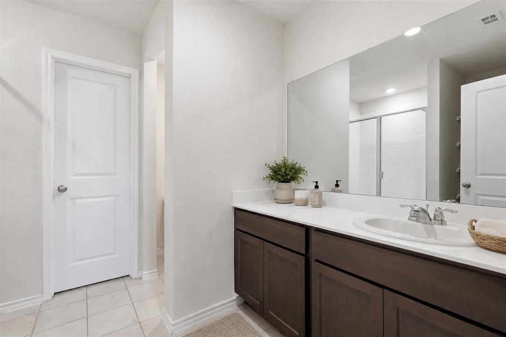 1000 Euston Street Property Photo 8