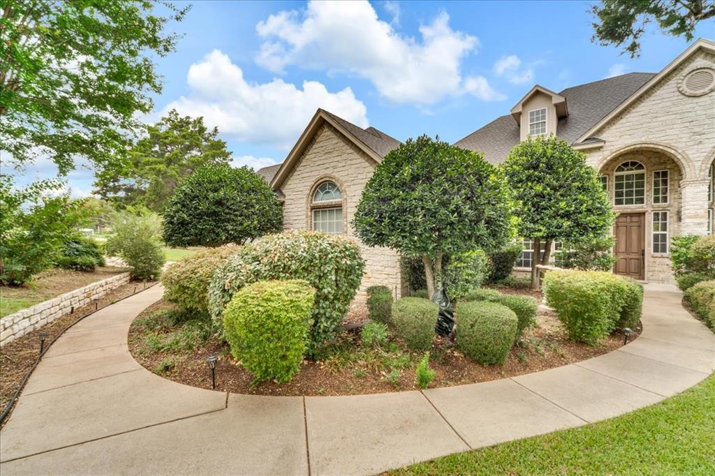 2201 Somerset Property Photo 3