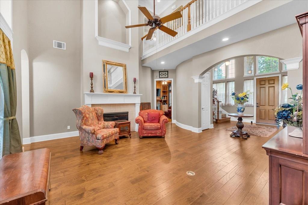 2201 Somerset Property Photo 8