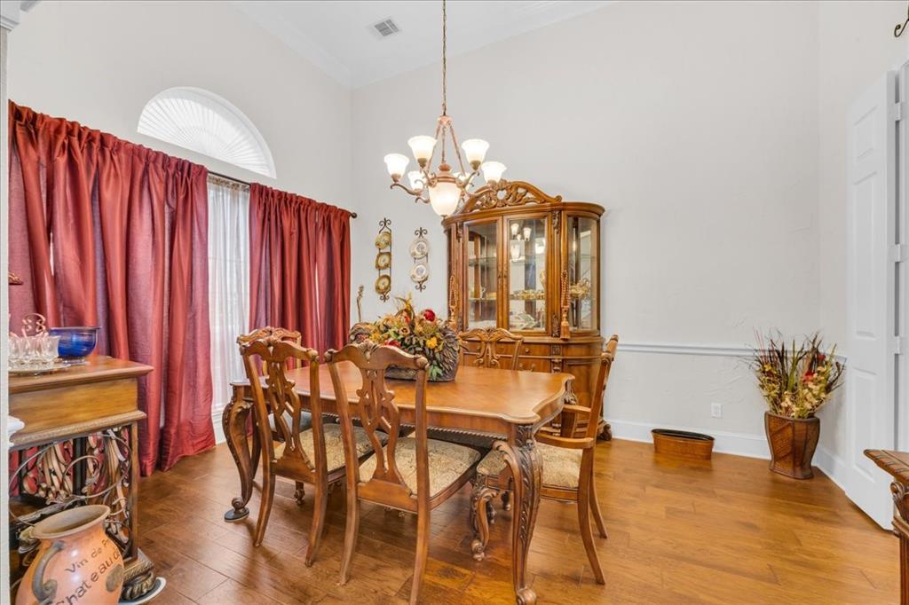 2201 Somerset Property Photo 9