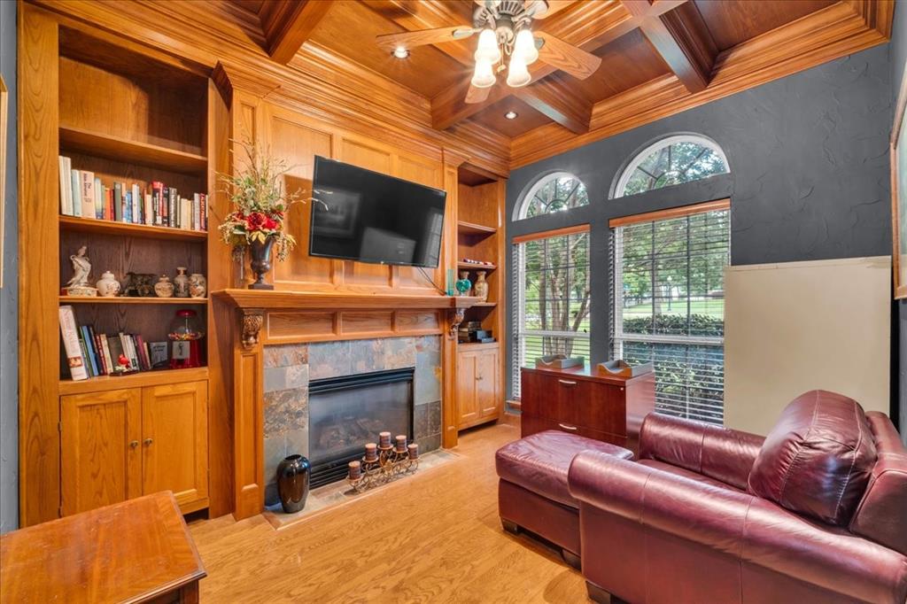 2201 Somerset Property Photo 10