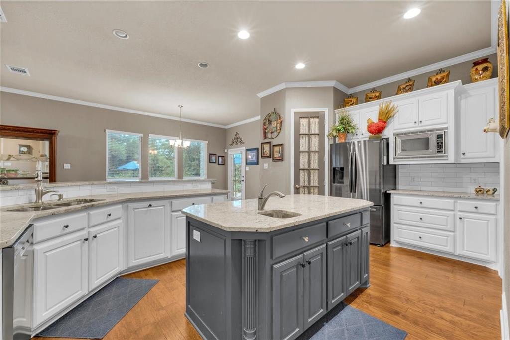 2201 Somerset Property Photo 14