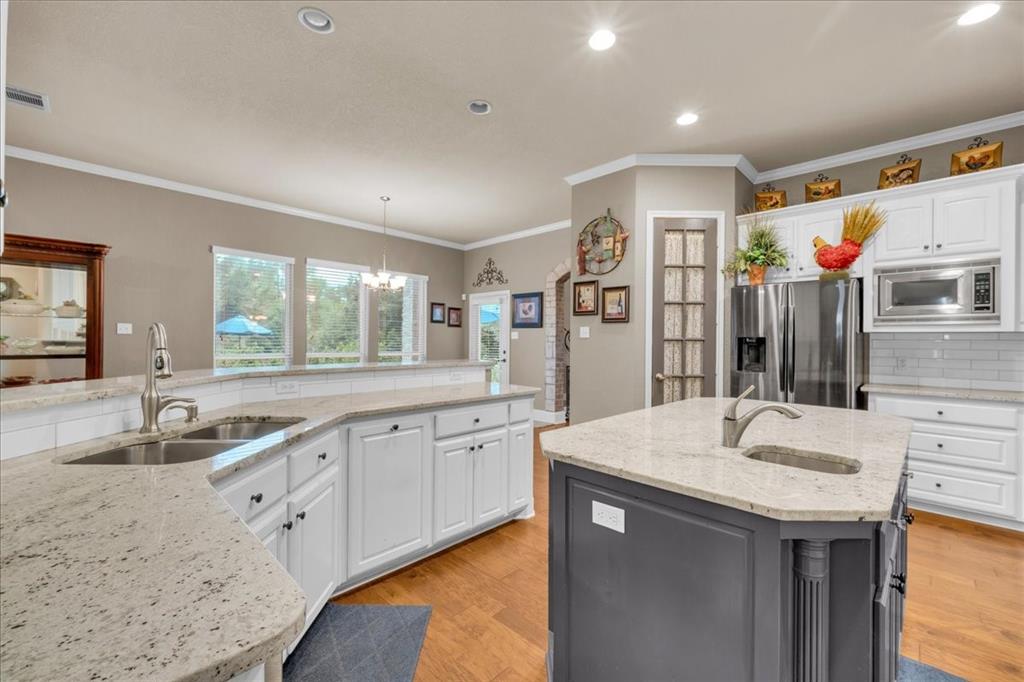 2201 Somerset Property Photo 15