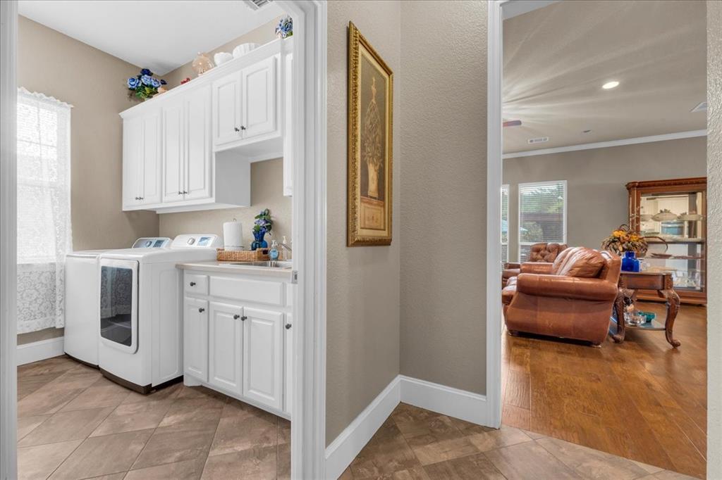 2201 Somerset Property Photo 19