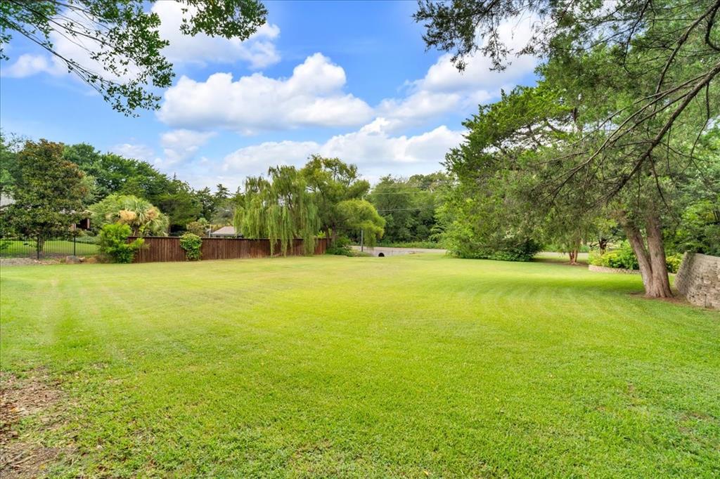 2201 Somerset Property Photo 33
