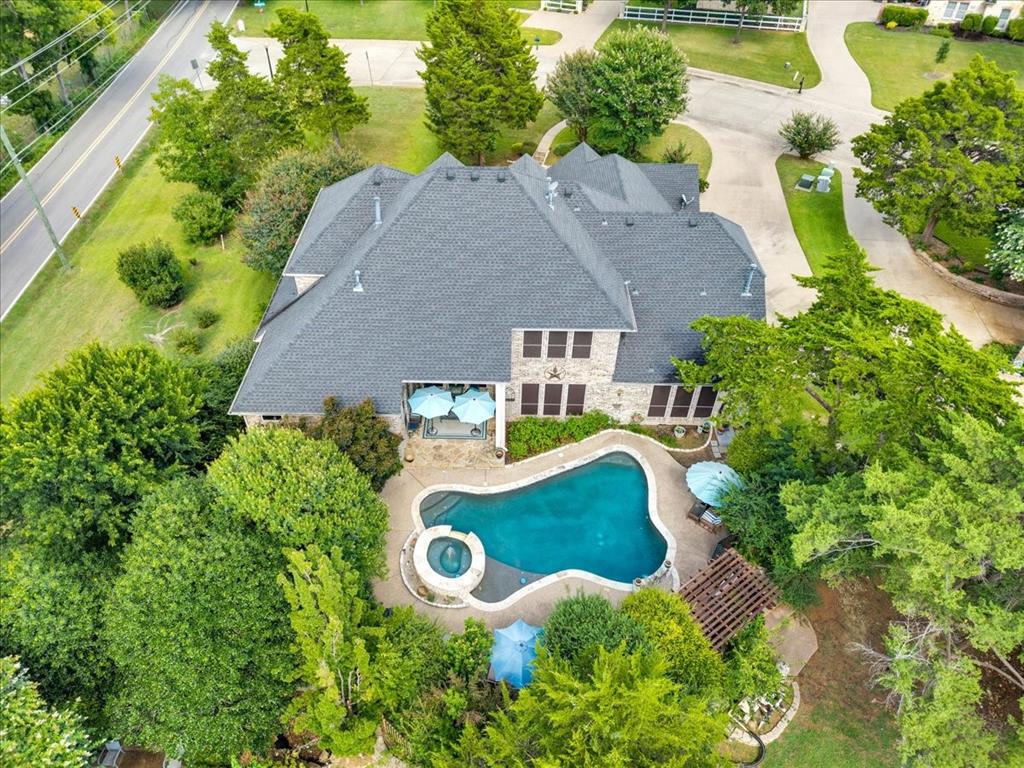 2201 Somerset Property Photo 35