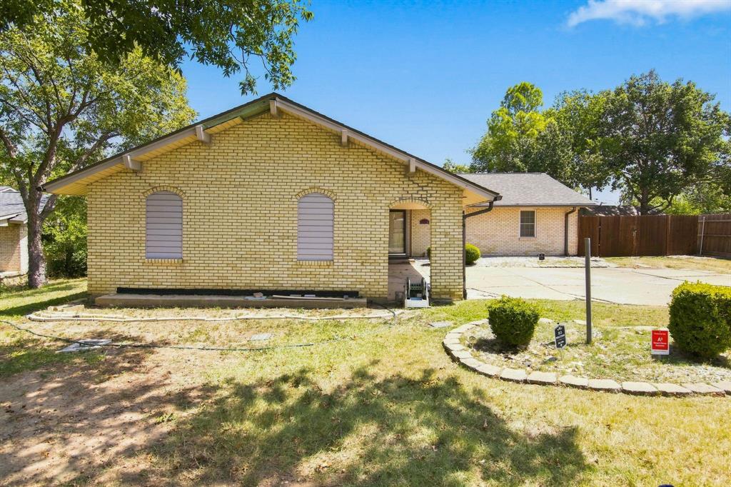 2420 Timberlake Drive Property Photo 1