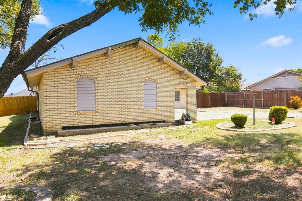 2420 Timberlake Drive Property Photo 2