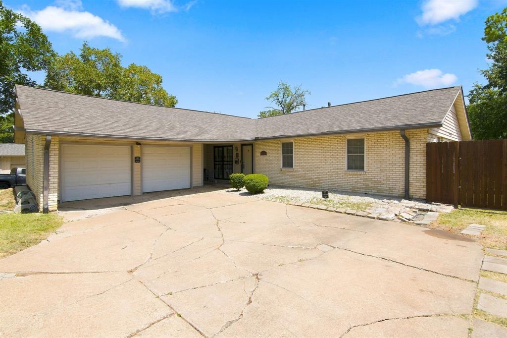 2420 Timberlake Drive Property Photo 3