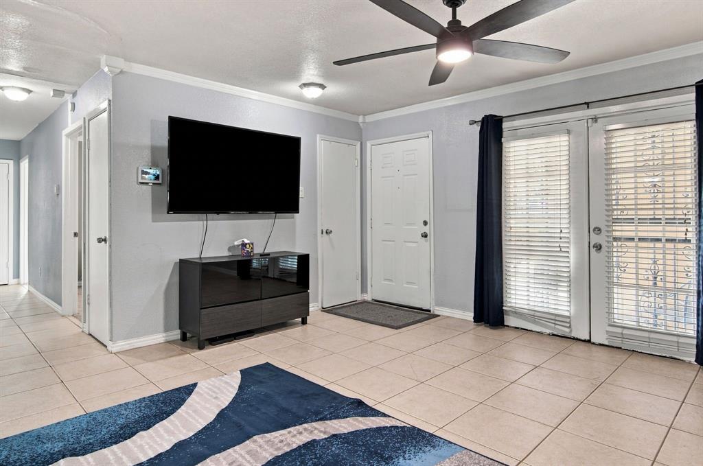 2420 Timberlake Drive Property Photo 11