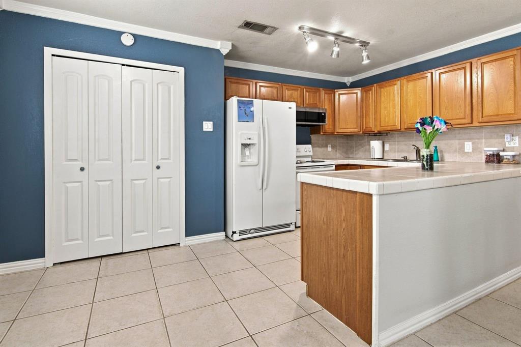 2420 Timberlake Drive Property Photo 13