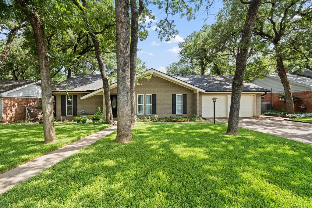 1217 W Redbud Drive Property Photo 1