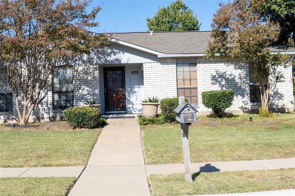 829 Cambridge Drive Property Photo 2