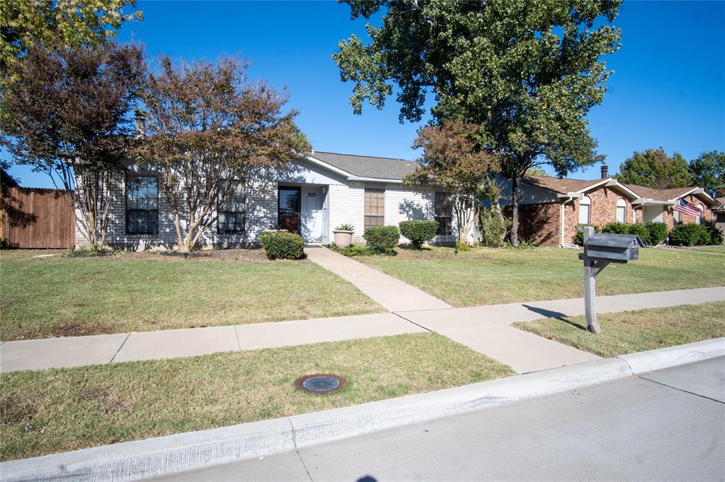 829 Cambridge Drive Property Photo 3