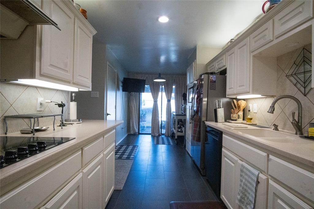 829 Cambridge Drive Property Photo 8