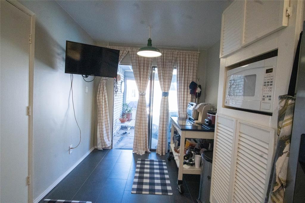 829 Cambridge Drive Property Photo 9