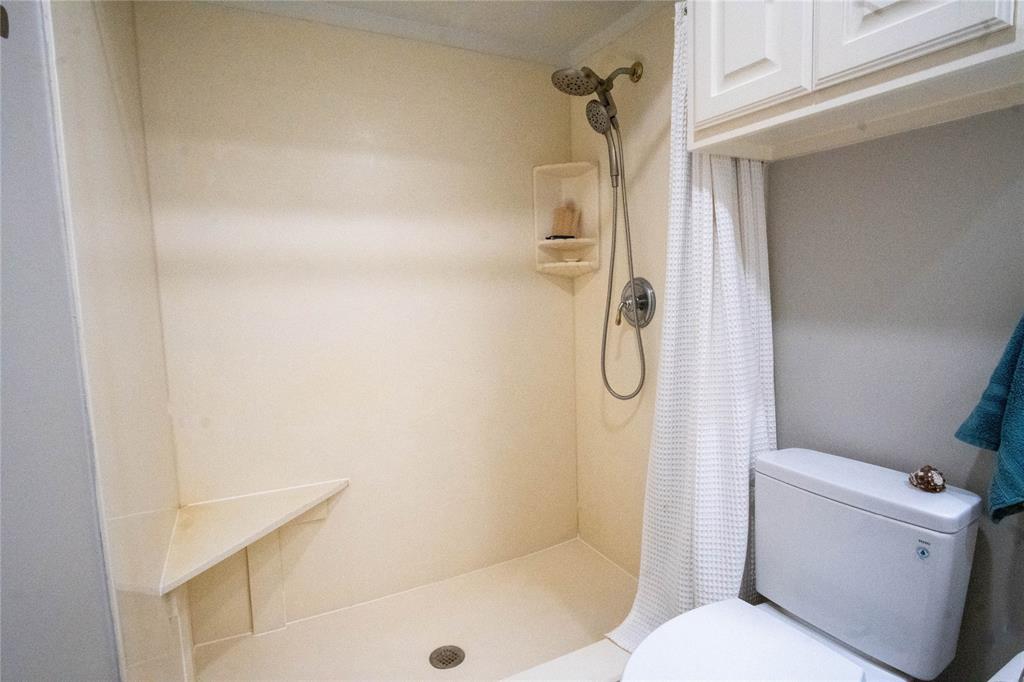 829 Cambridge Drive Property Photo 17