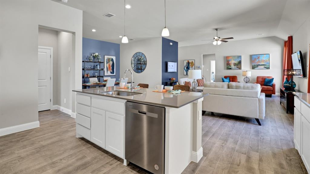 3320 Pier View Street Property Photo 6