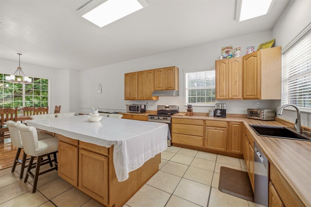 7835 N Us Highway 377 Property Photo 8
