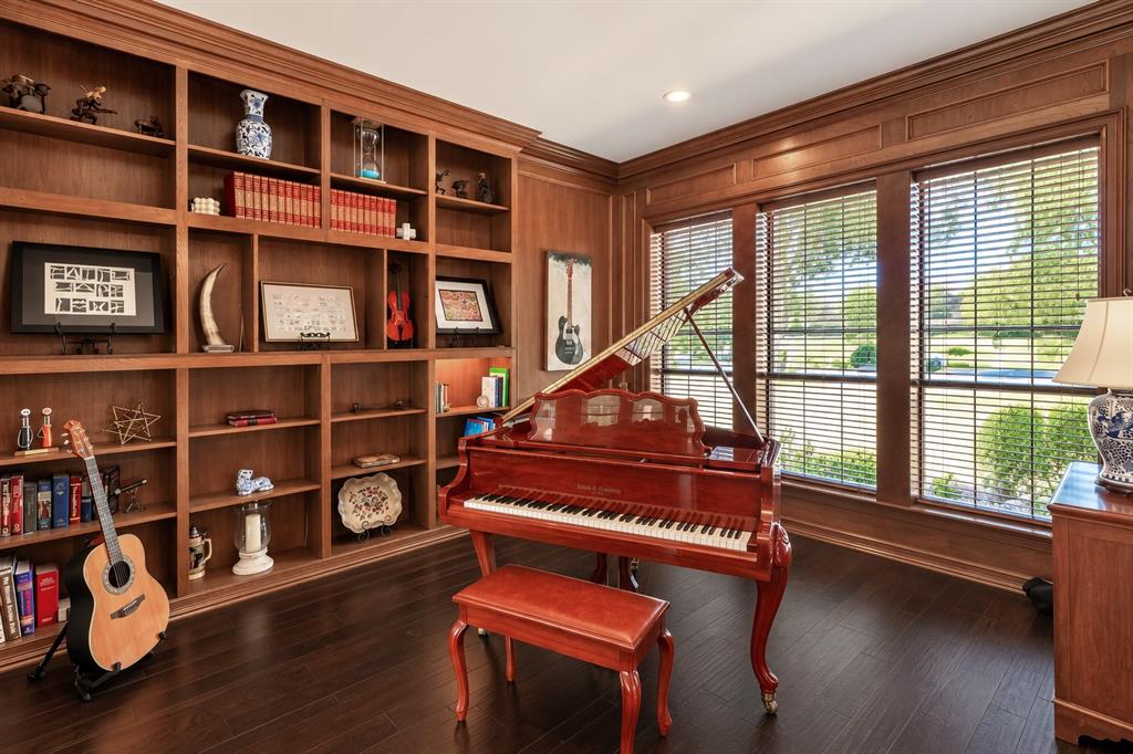 6500 Hollytree Circle Property Photo 4