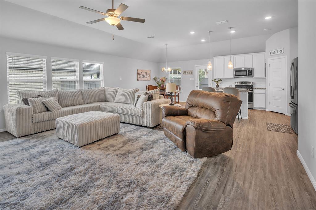 7118 Pampas Place Property Photo 8