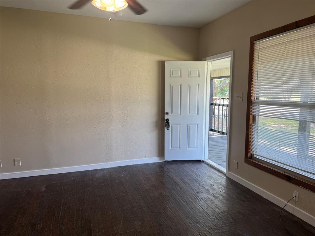 323 E Lloyd Street Property Photo 3