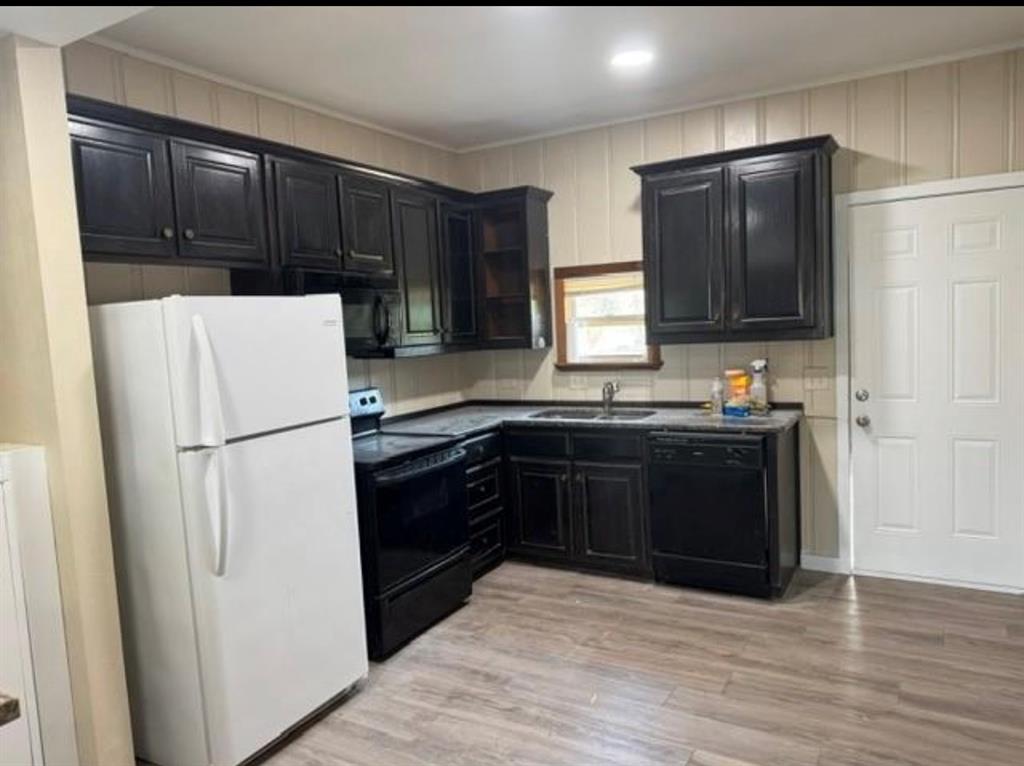 323 E Lloyd Street Property Photo 4