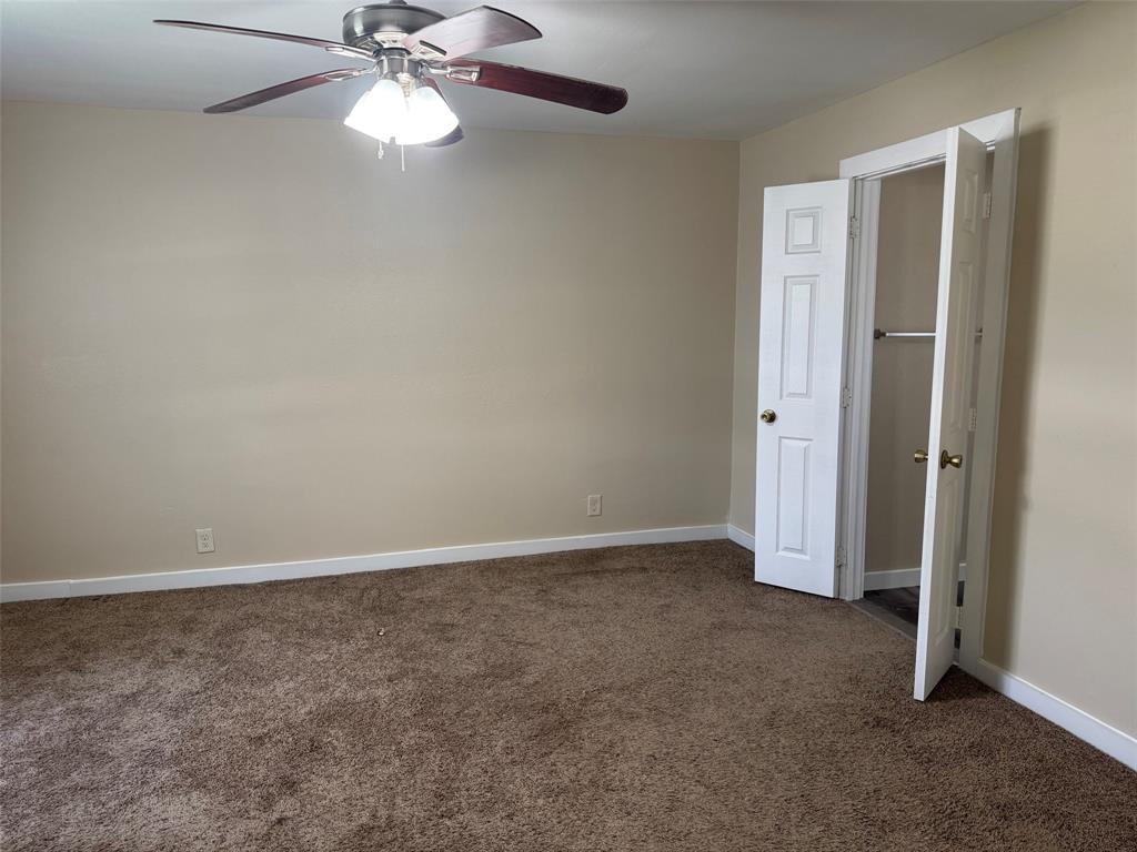 323 E Lloyd Street Property Photo 5