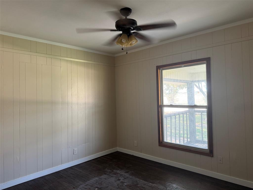 323 E Lloyd Street Property Photo 7