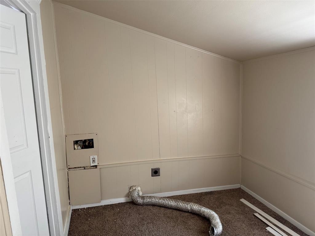 323 E Lloyd Street Property Photo 9
