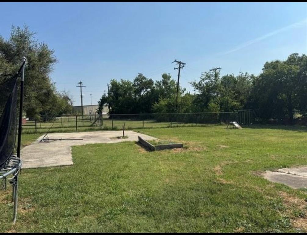 323 E Lloyd Street Property Photo 11
