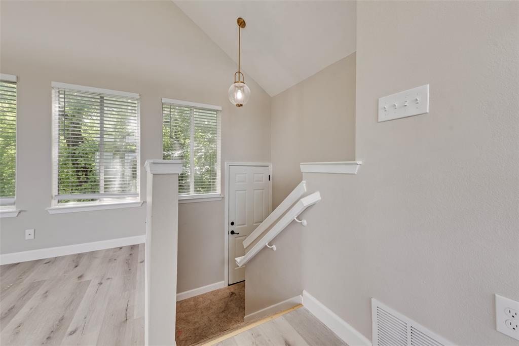 1803 Old Oak Property Photo 4