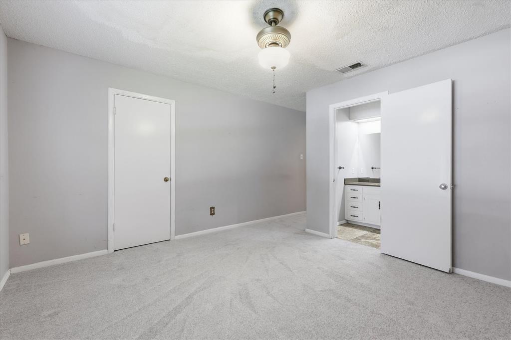 981 Chateau Valee Circle Property Photo 28