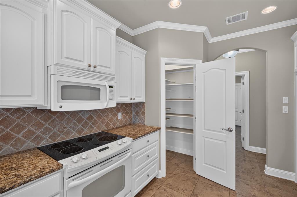 2140 Burgundy Ridge Drive Property Photo 14