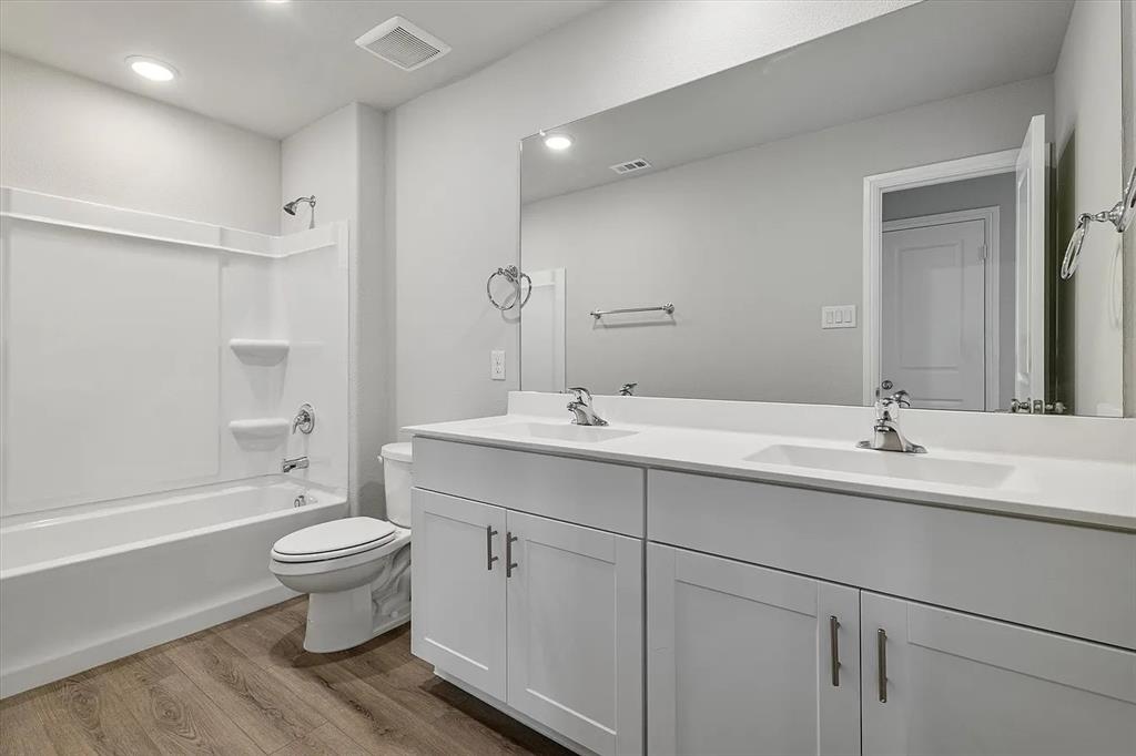 422 Wydown Drive Property Photo 8