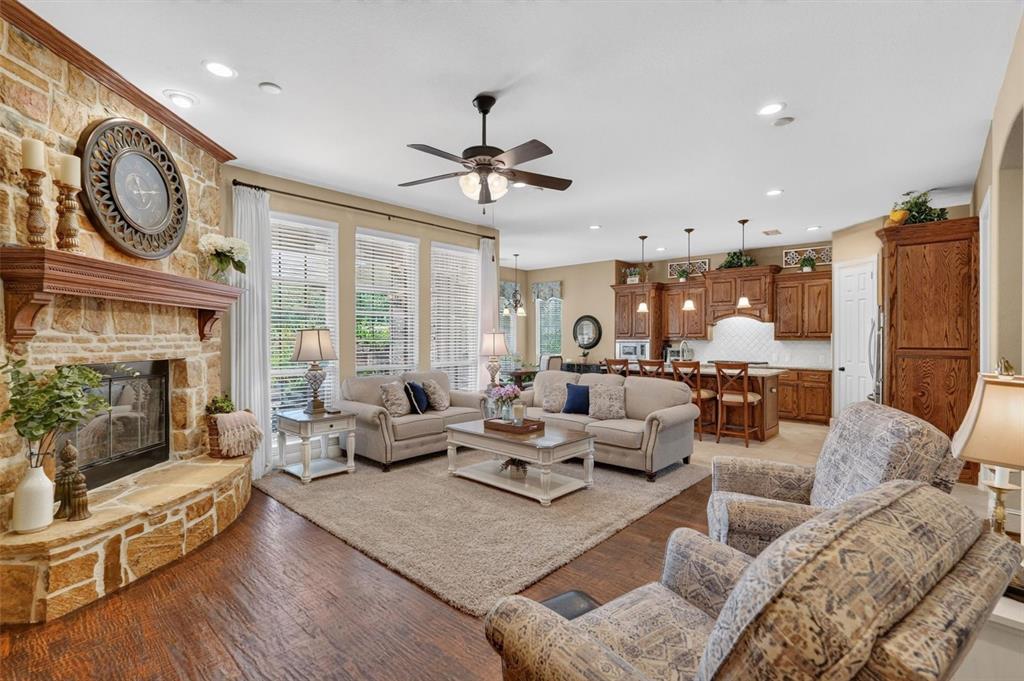 2340 Hedgewood Lane Property Photo 3