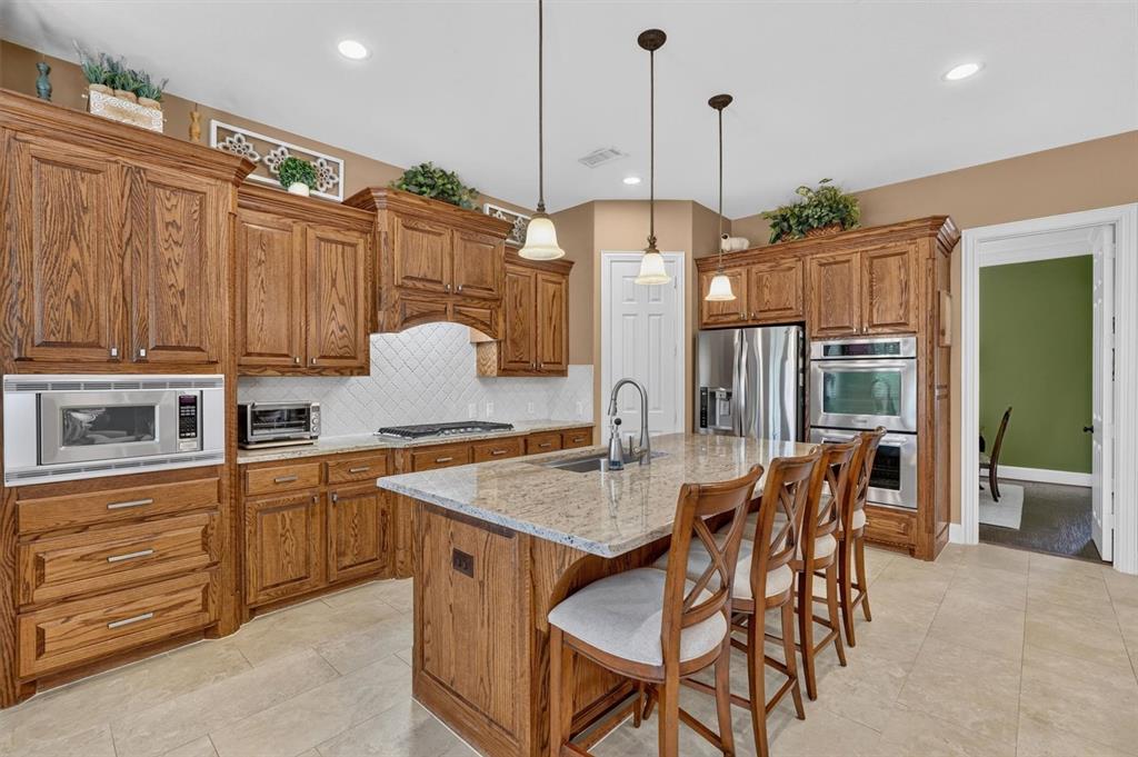 2340 Hedgewood Lane Property Photo 6