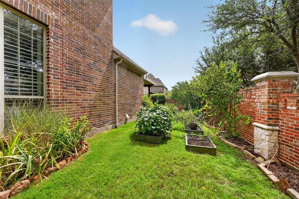 2340 Hedgewood Lane Property Photo 33