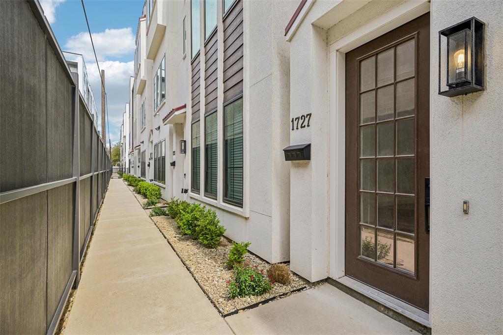 1727 Novela Way Property Photo 1