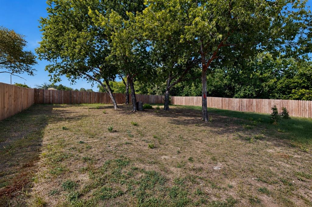 821 E 2nd Street Property Photo 35