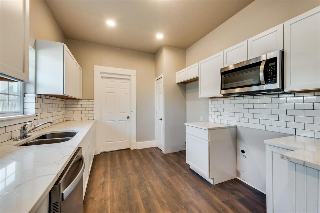 2721 Travis Avenue Property Photo 11