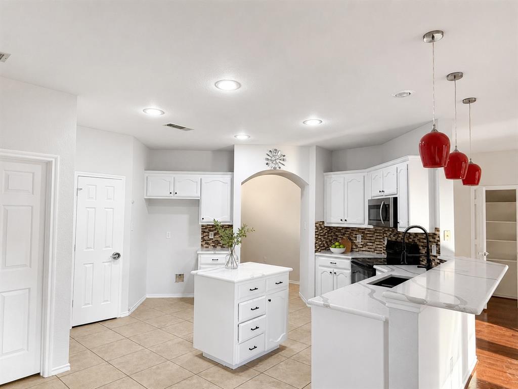 9524 Willow Branch Way Property Photo 3