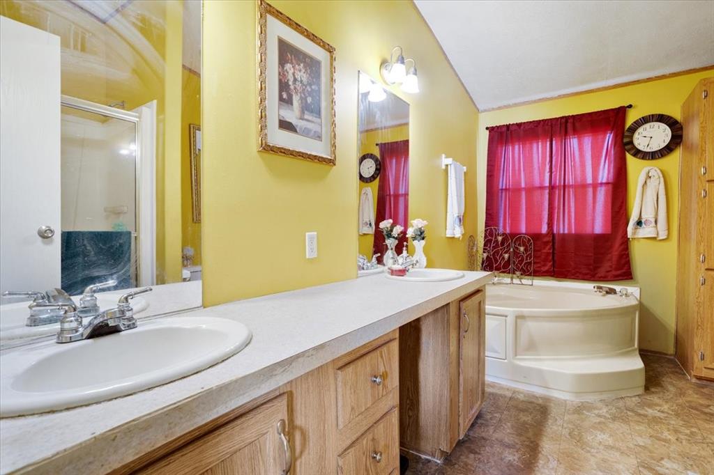 1022 County Road 2295 Property Photo 8