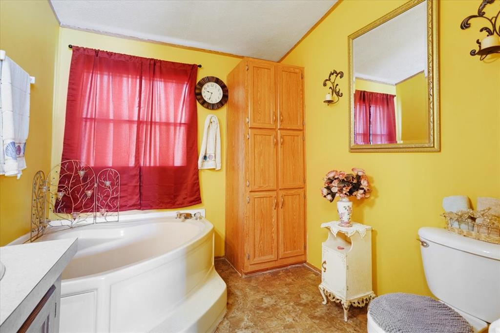 1022 County Road 2295 Property Photo 9
