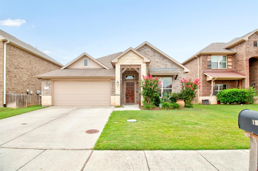 1809 Silver Oaks Property Photo 1